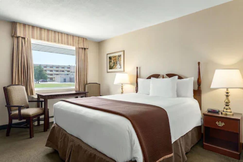 Travelodge Hotel By Wyndham Kingston Lasalle Luaran gambar