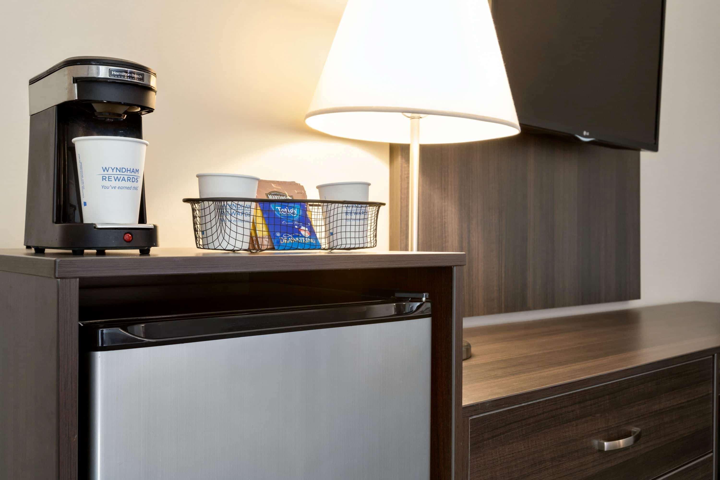 Travelodge Hotel By Wyndham Kingston Lasalle Luaran gambar