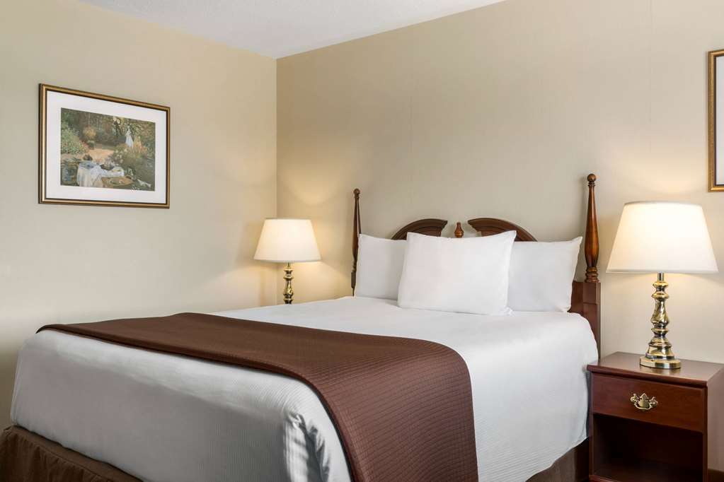 Travelodge Hotel By Wyndham Kingston Lasalle Bilik gambar